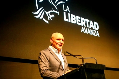 Espert en modo campaña: "El kirchnerismo detonó la economía y la mente de los bonaerenses"