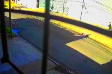 Joven fue atacada por la espalda y arrojada al suelo durante un violento asalto callejero