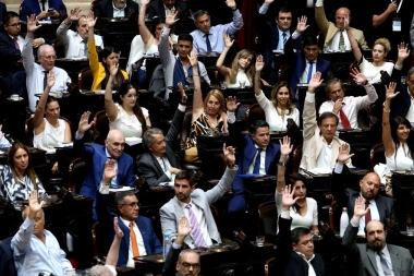 Las manos arriba del Congreso: cómo votaron los diputados bonaerenses el veto al aumento de jubilaciones