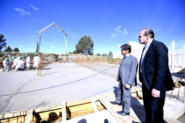 Kicillof recorrió obras hídricas en Bahía Blanca y alertó de los riesgos de un triunfo de Milei en septiembre