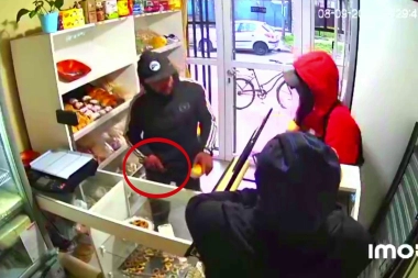 Les dio pan y querían más: con armas blancas y una brutal golpiza, robaron en una panadería de Merlo