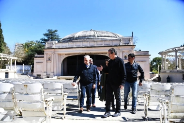 Alak recorrió el Teatro del Lago de La Plata y anunció la inminente adjudicación de la obra