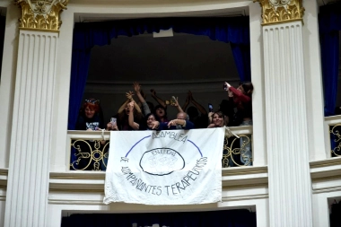Silencio libertario ante el escándalo del 3%: nadie defendió a Karina Milei en la Legislatura bonaerense