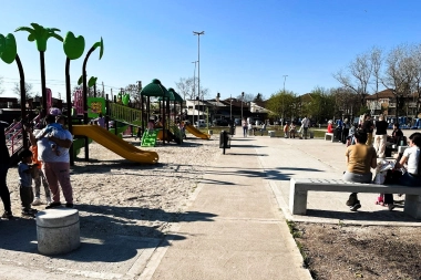 Junto a los vecinos de Almirante Brown, Cascallares inauguró la nueva Plaza Libertad de Longchamps