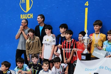 Rauch recibió a Bernardo Cano, el Campeón Argentino de Pelota Paleta