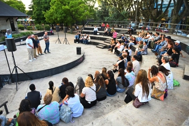 Sujarchuk entregó nuevos subsidios municipales a más de 80 Cooperadoras Escolares en Escobar