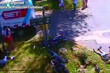 Dos motociclistas fueron trasladados al hospital luego de un choque brutal en El Talar