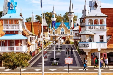 Alarma en La Plata por la decisión de Alak de cobrar la entrada a la República de los Niños