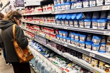 La inflación de octubre subió al 2,3%, alcanzó el 24,8% anual y el 31,3% interanual