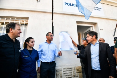 Kicillof visitó Azul e inauguró el nuevo edificio de la Comisaría de la Mujer y Familia