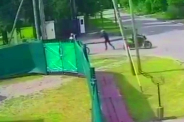 Le pusieron una pistola en la cabeza y le robaron la moto a la hora de la siesta