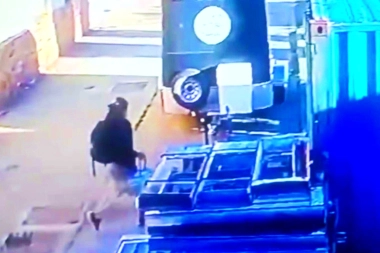 Imperdonable robo en Varela: buscan a un sujeto que se llevó pertenencias de los Bomberos Voluntarios