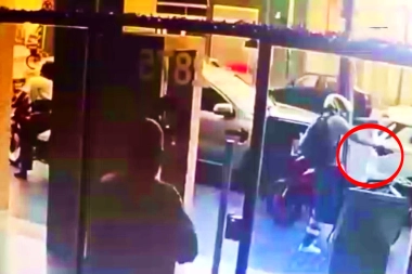 Motochorros en Tres de Febrero: motociclista fue asaltado en el centro comercial de Caseros