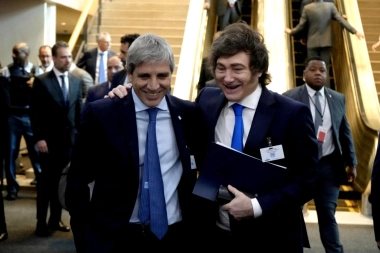 Milei volvió al país y metió cuarta: firmó la reforma laboral que se tratará en el Congreso