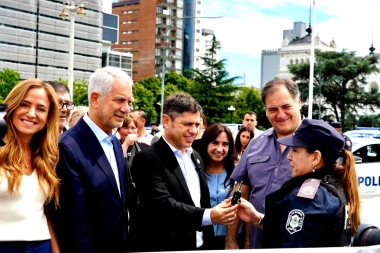 Para fortalecer la seguridad en La Plata: Alak y Kicillof entregaron 40 móviles policiales