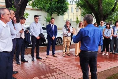 En Rauch, Suescun encabezó la conmemoración a 42 años del regreso de la Democracia