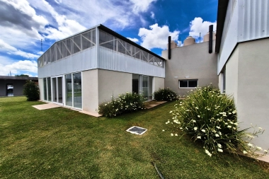 Presidente Perón avanza con la obra de 32 viviendas para personas adultas en el Barrio de La Yaya