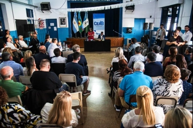 Cascallares y el equipo municipal encabezaron la jura de Nuevos Consejeros Escolares en Almirante Brown