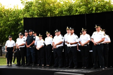 Ghi distinguió a miembros de las fuerzas que se desempeñan en Morón y hubo reconocimientos a las juntas vecinales