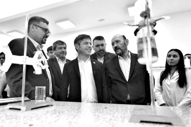 Kicillof busca dar un salto nacional pero frena su impulso con La Cámpora en territorio bonaerense