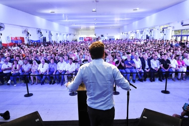 Con más de 1.500 militantes, Kicillof “nacionalizó” el Movimiento Derecho al Futuro y se proyecta de cara al 2027