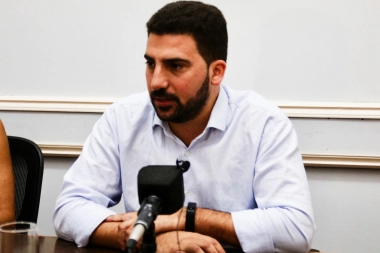 Antes de Navidad: 25 de Mayo pagó un bono de 100 mil pesos junto con las horas extras a municipales