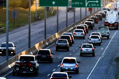 Anunciaron el uso drones e inteligencia artificial para controlar el uso de celulares y cinturón las rutas a la Costa