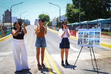 Mayra Mendoza y Mieri supervisaron la puesta en funcionamiento del puente 14 de agosto