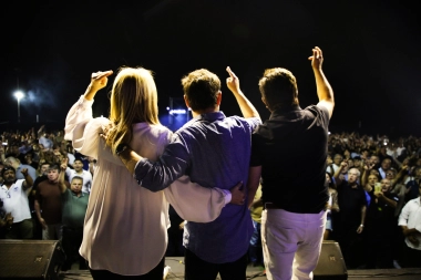 Junto a Kicillof y Magario, Espinoza despidió el año en un masivo encuentro de unidad en La Matanza