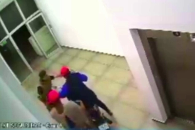 La Plata sin control: con una barreta, una banda juvenil robó un edificio en "el Mondongo"