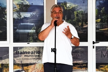 Alegre abrió la temporada con la inauguración del Balneario de General Villegas y homenajeó a sus fundadores