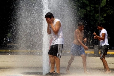 Ola de calor extrema: médicos bonaerenses alertan por riesgos graves y repasaron cómo cuidarse