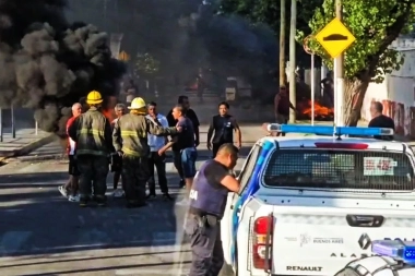 Escándalo a puro destrozo en el Concejo de Morón: municipales suspenden sesión a los sillazos