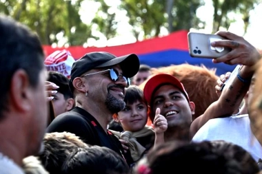 Entre elogios y abrazos: el gesto de Verón a un intendente peronista en medio de la tensión con la AFA