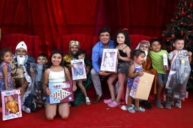 Los Reyes Magos llegaron a La Matanza y llevan alegría a niñas y niños con la entrega de 100 mil juguetes