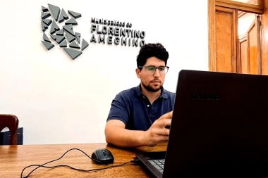 Intendente de la UCR se trenzó en redes con Bullrich y Adorni por las tasas municipales