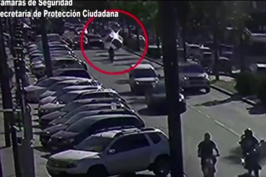 No miró los espejos y provocó un tremendo choque y vuelco en la ruta