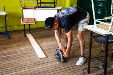 Dolores avanza con el recambio y reparación de pisos en el histórico Colegio Nacional