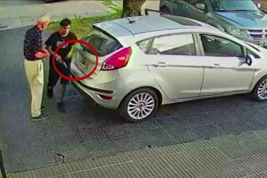 Empleado de una heladería enfrentó a delincuentes armados que le pretendían robar el auto a un jubilado