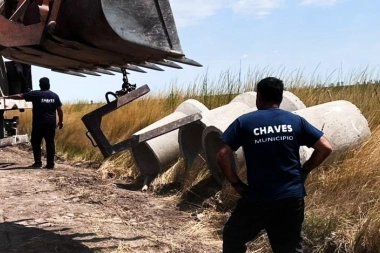 Adolfo Gonzales Chaves avanza en trabajos para refaccionar la red vial rural en el Cuartel 13