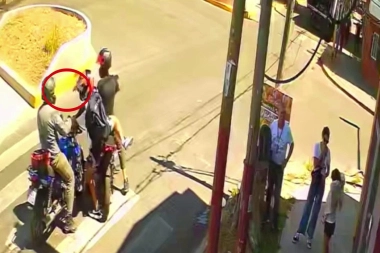 Luz verde para los motochorros en Lanús: frenó en el semáforo y ladrones lo dejaron a pie