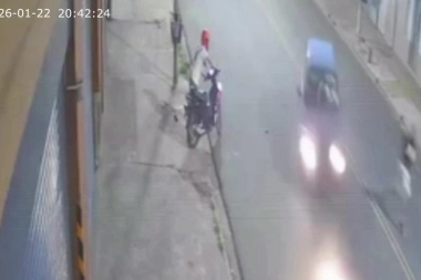 Justicia por mano propia: automovilista persiguió e intentó atropellar a motochorros