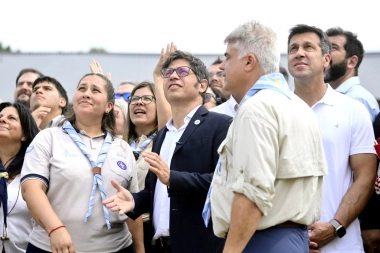 Kicillof visitó Necochea: recorrida con jóvenes scouts y prevención de incendios