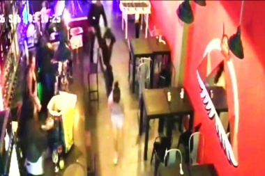 Descontrol en Tres de Febrero: coparon un bar, redujeron al personal y escaparon con efectivo y bebidas