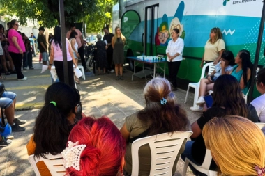 Cantero entregó 600 anteojos de manera gratuita a vecinos de Presidente Perón