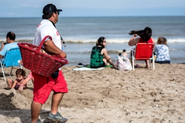 Qué snack le da pelea al churro en las playas de Mar del Plata