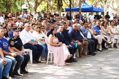 Watson encabezó el acto de Florencio Varela para celebrar el 135º aniversario de la ciudad