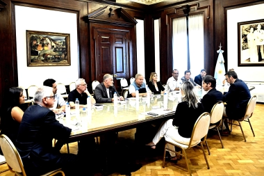 Con un plan clave bajo el brazo, Kicillof reunió a intendentes peronistas, radicales y libertarios