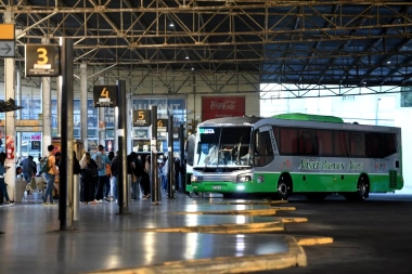 Viajar de La Plata a CABA sube 41%: el boleto de micro casi 10 mil pesos
