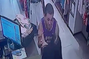 Encañonó a la encargada y robó un local en el centro comercial de Lanús